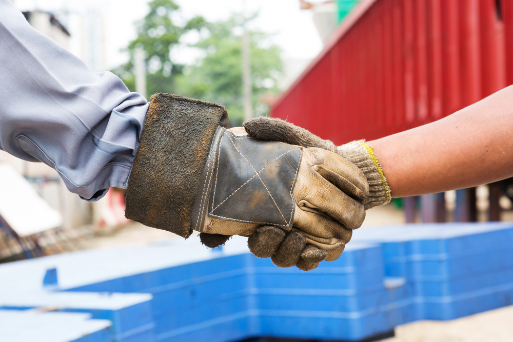 contractor-shaking-hands